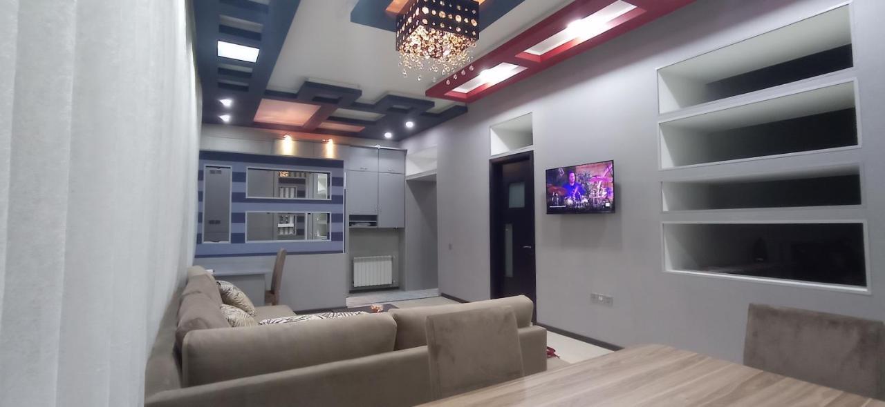 Large And Central Apartment In The Heart Of Baku, Close To Icheri Sheher Metro Station And The Fountain Square Exterior photo
